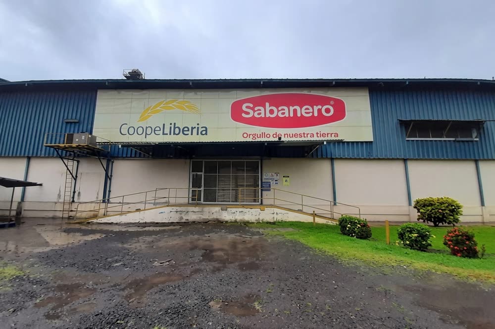 Planta industrial de CoopeLiberia, marca Sabanero, en Liberia
